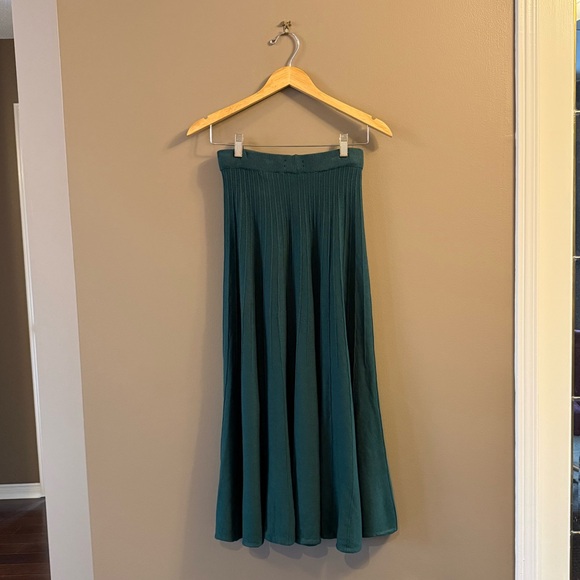 KOTN Gezira Pleated Midi Skirt – Racing Green – Size S - Picture 4 of 6